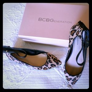 BCBGeneration Camel Leopard Flats 8M